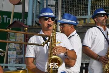 Lomo Magullo abraza la vida con la escultura homenaje a la Traída del Agua/Francisco Javier Santana y TA.